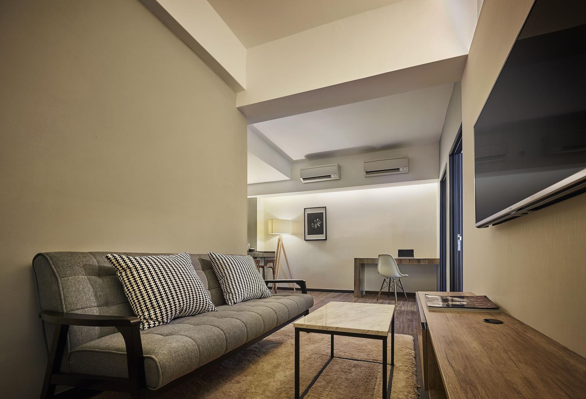 Tropics Eight Suites George Town Extérieur photo