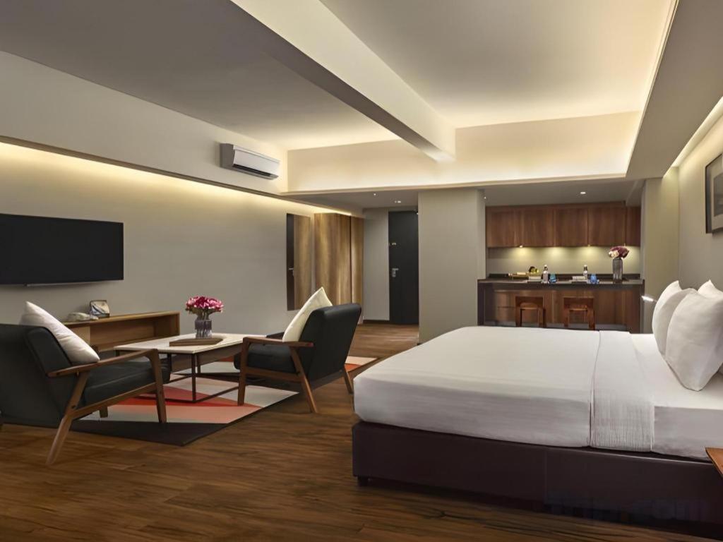 Tropics Eight Suites George Town Extérieur photo