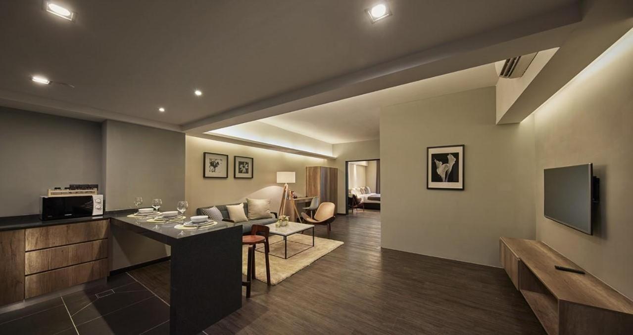 Tropics Eight Suites George Town Extérieur photo