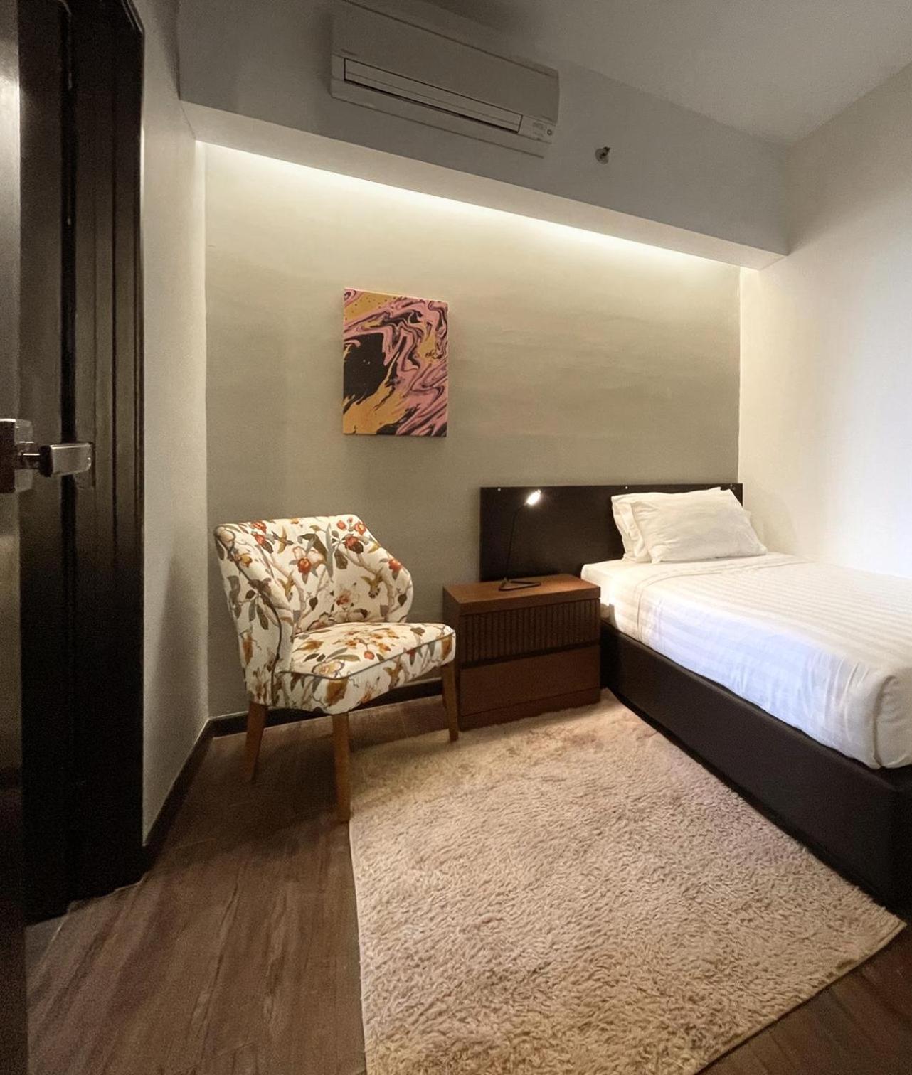 Tropics Eight Suites George Town Extérieur photo