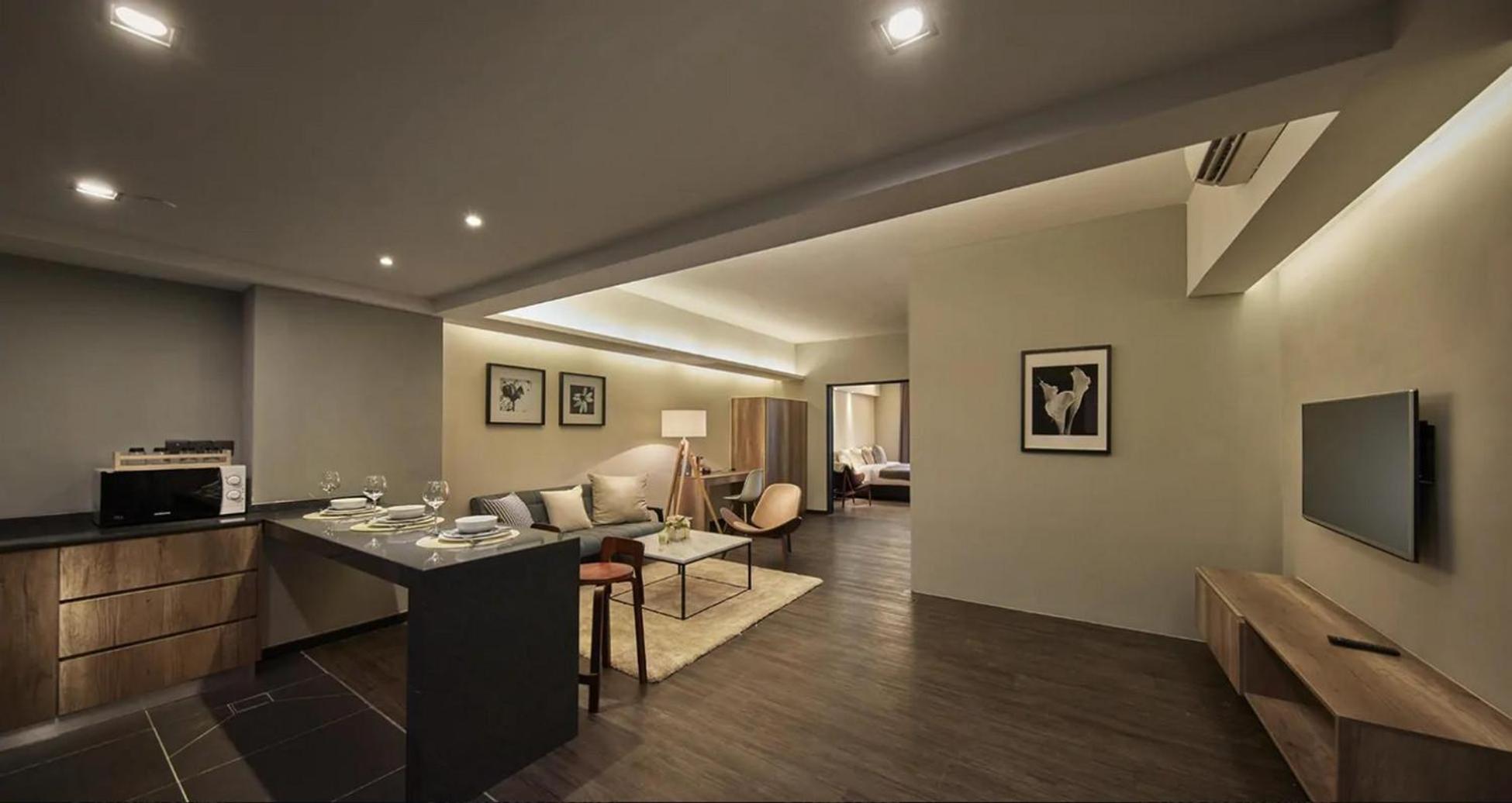 Tropics Eight Suites George Town Extérieur photo