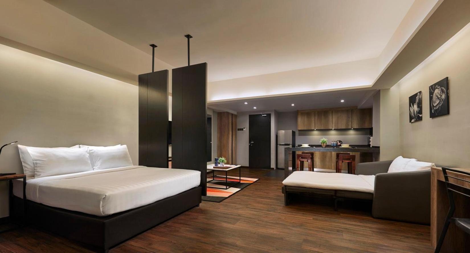 Tropics Eight Suites George Town Extérieur photo