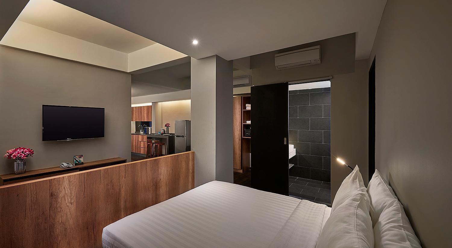 Tropics Eight Suites George Town Extérieur photo