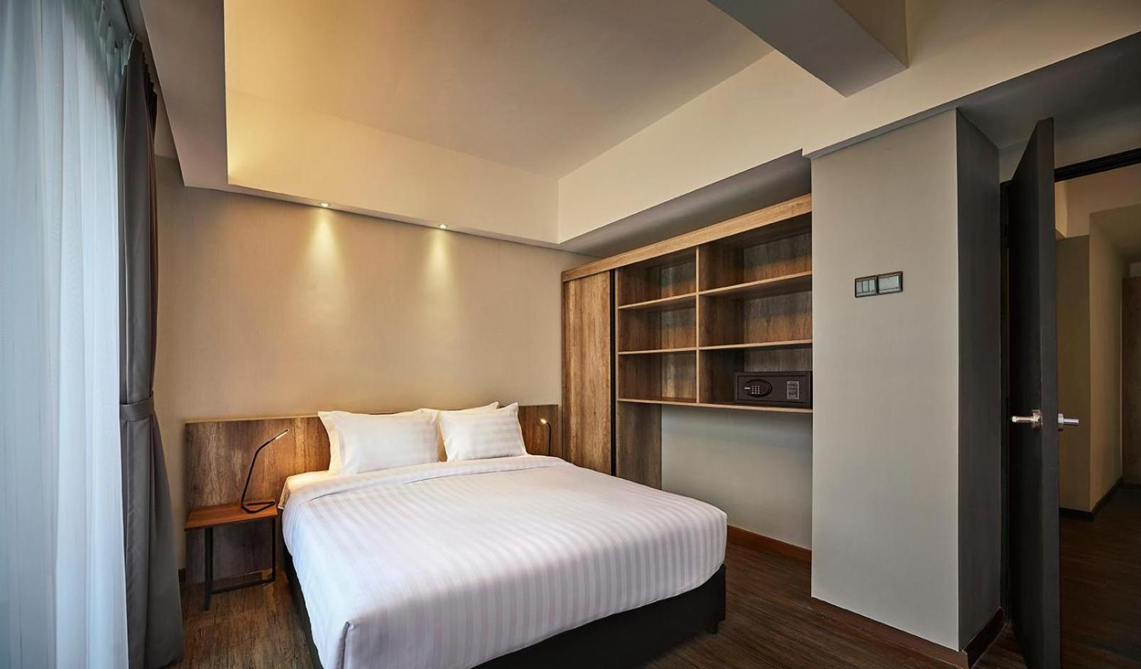 Tropics Eight Suites George Town Extérieur photo