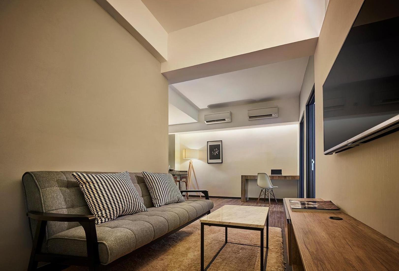 Tropics Eight Suites George Town Extérieur photo