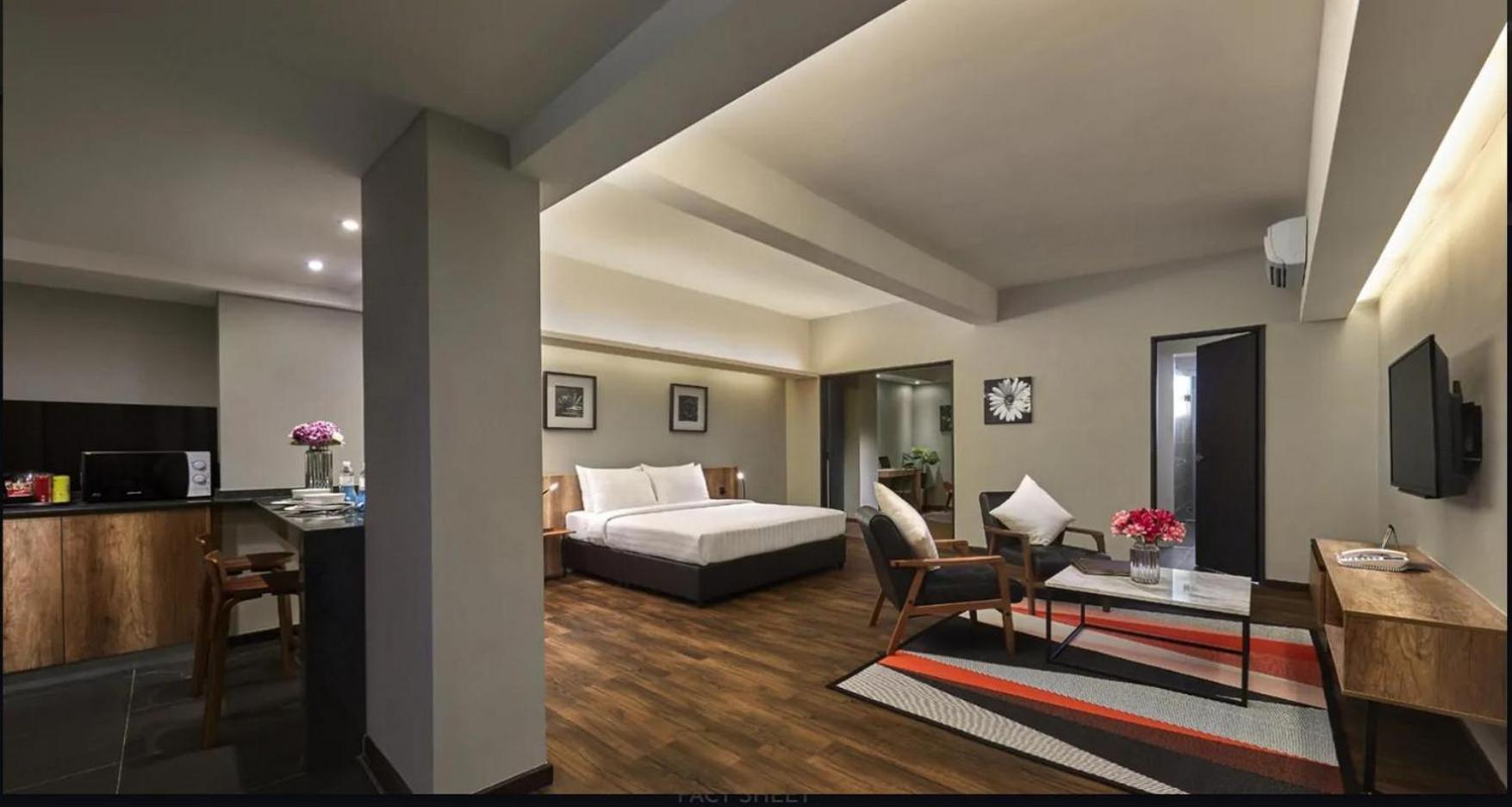 Tropics Eight Suites George Town Extérieur photo