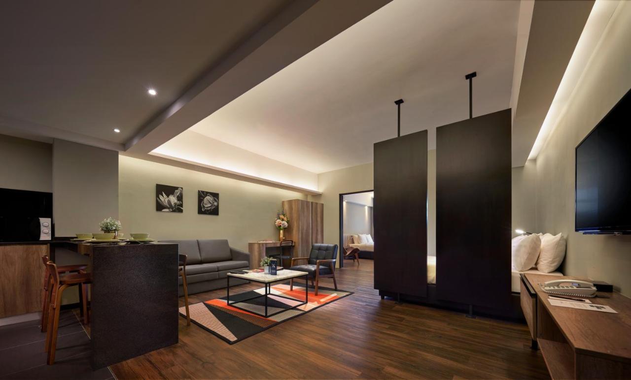 Tropics Eight Suites George Town Extérieur photo